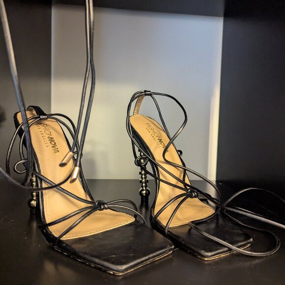 Fashion Nova black and gold heels - 6.5 - Picture 4 of 8